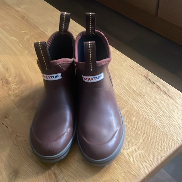 XTRATUF Women's 6 In Ankle Deck Boot Maroon - Picture 6 of 10